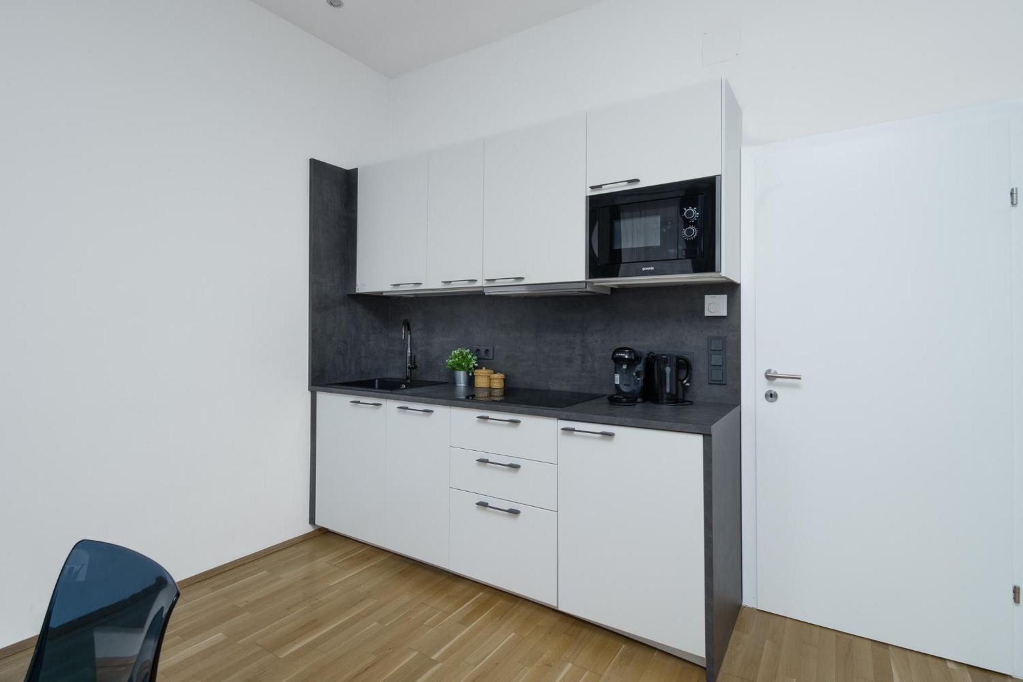 Apartment Familienplatz I Contactless Check-In Vienna Exterior photo